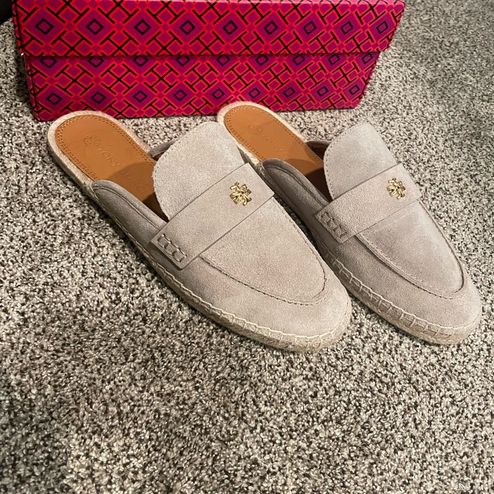 Brand new, never worn Tory Burch Seaside Mule in color taupe